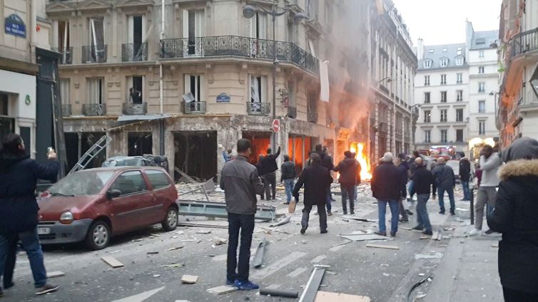Explosão em padaria deixa mortos e dezenas de feridos em Paris
