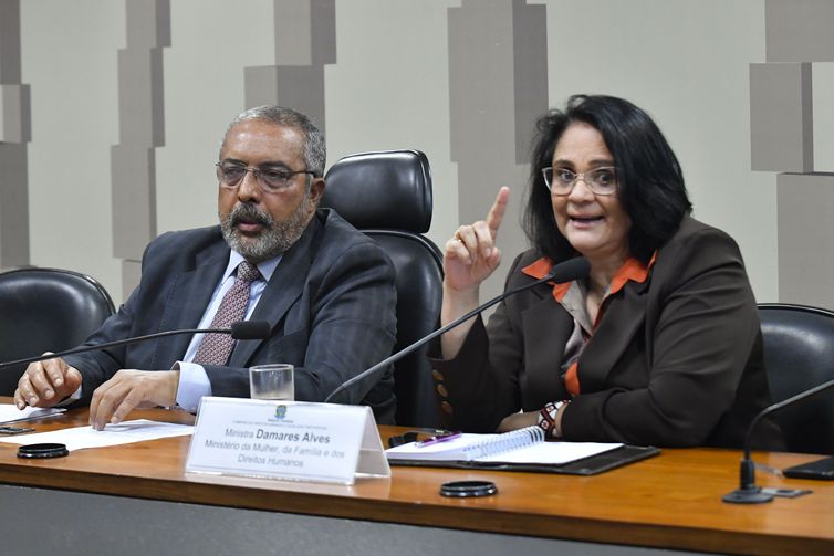 Para Damares Alves, muitas ONGs precisam dizer “tchau para a Funai”
