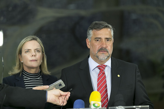 Gleisi e Paulo Pimenta classificam de ilegal nova sentença contra Lula