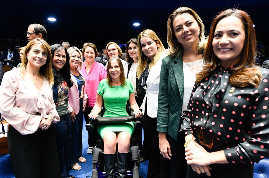 Bancada feminina precisa ocupar espaço no Congresso, dizem senadoras