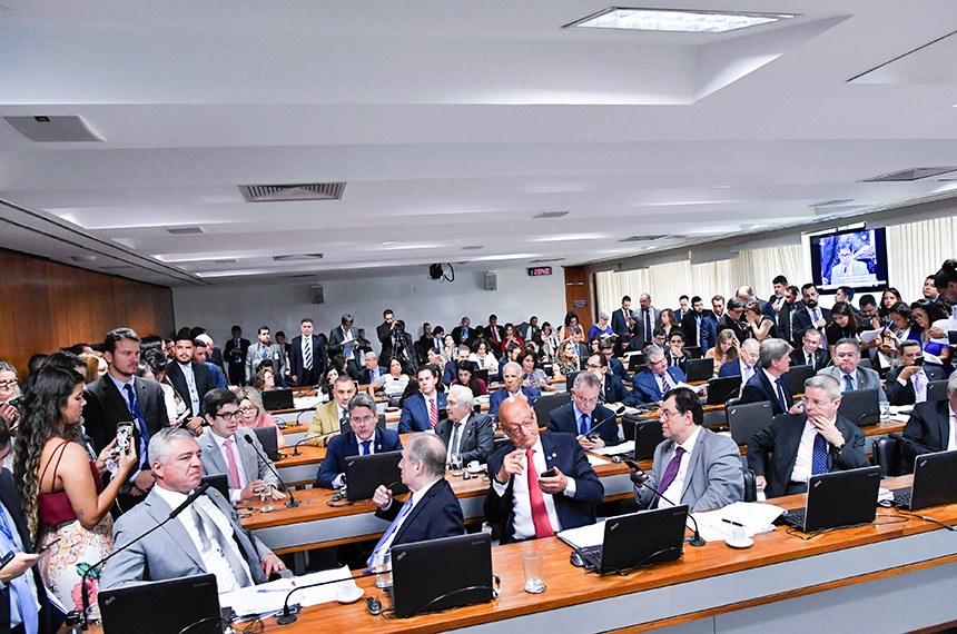 Para Major Olímpio, alguém armado na escola evitaria tragédia em Suzano