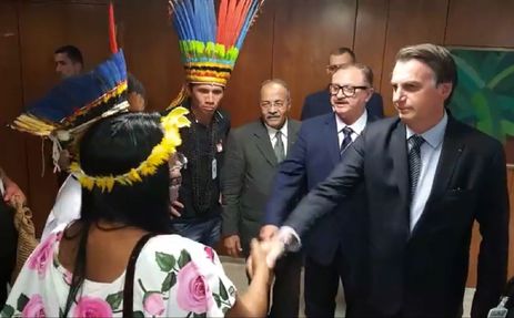 Jair Bolsonaro defende agropecuária e mineração em terras indígenas