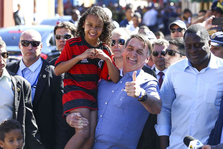 Em resposta a Lula, Jair Bolsonaro diz que boa parte da equipe do ex-presidente está na cadeia