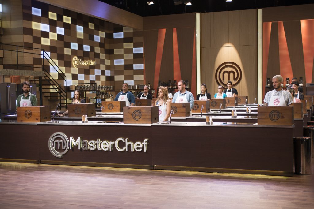 Cozinheiros enfrentam Caixa Misteriosa com pimentas no MasterChef