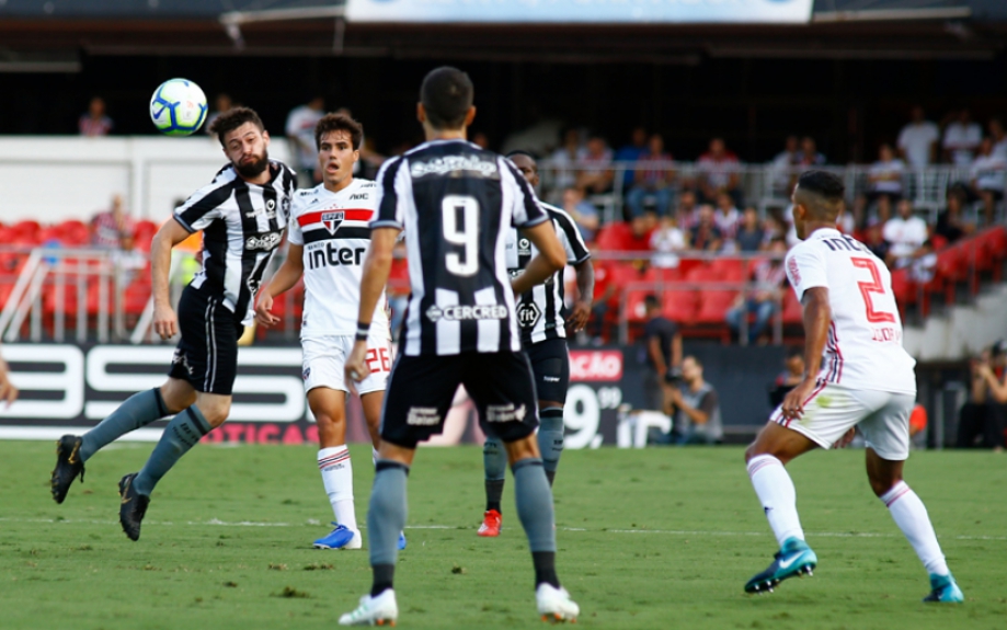 São Paulo estreia no Campeonato Brasileiro com vitória sobre o Botafogo