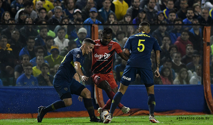 Athletico Paranaense é derrotado pelo Boca, mas se classifica na Libertadores