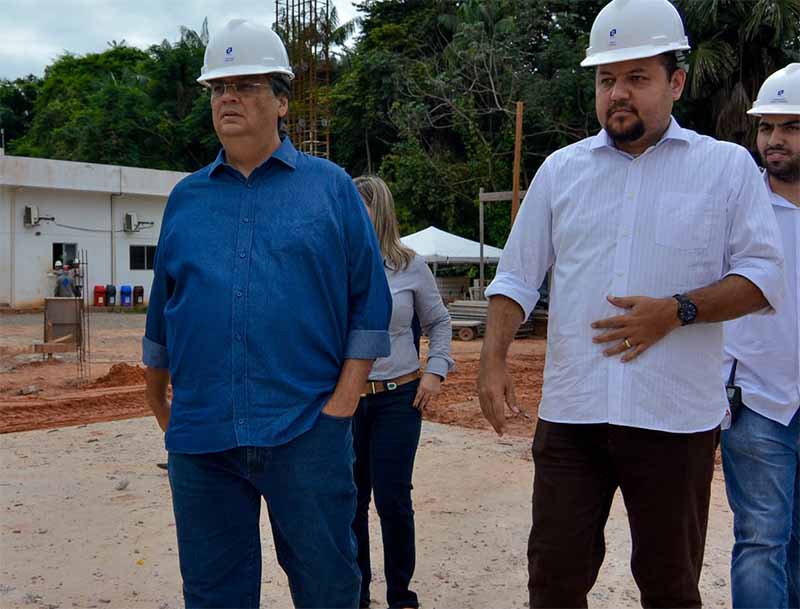 Flávio Dino e Clayton Noleto acionados na Justiça pela má qualidade do Mais Asfalto