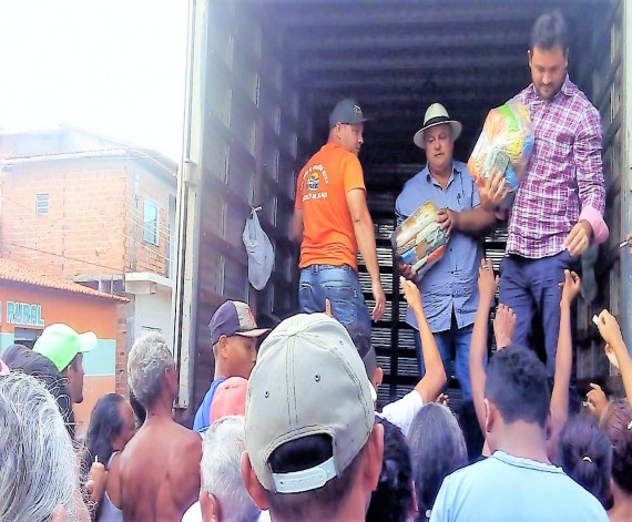 Cestas básicas recolhidas pela Famem são distribuídas em Conceição do Lago-Açu