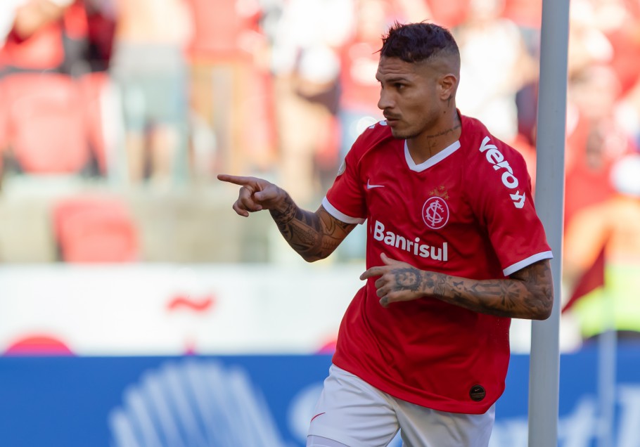 Internacional vence Flamengo, Corinthians derrota Chapecoense e Palmeiras empata com CSA