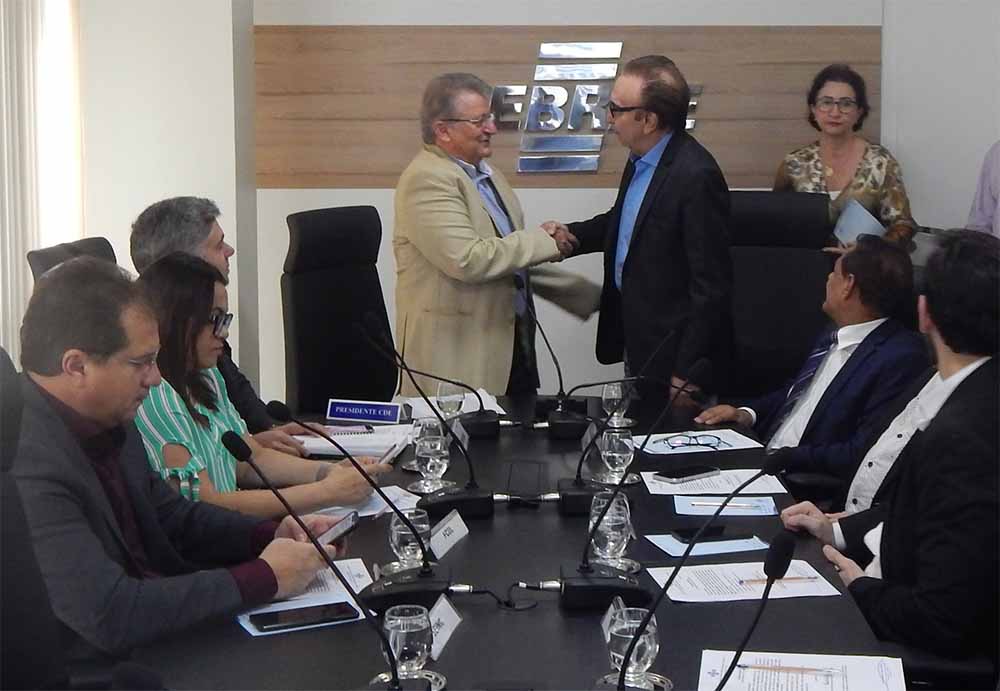 TCE e Sebrae firmam convênio para fortalecer compras governamentais pelas prefeituras