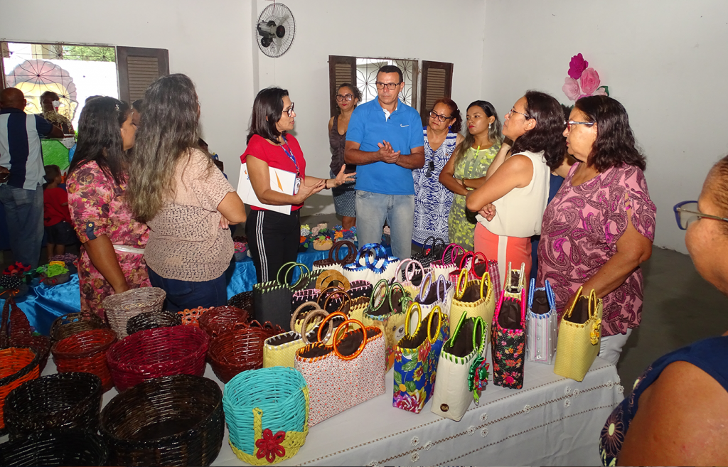 Curso do Senac ensina a produzir objetos de decoração, bolsas etc com produtos recicláveis