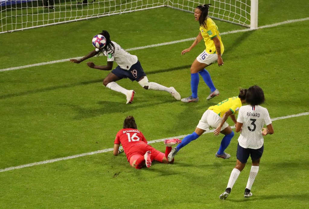 Após empate no tempo normal, Brasil perde na prorrogação e é eliminado da Copa do Mundo