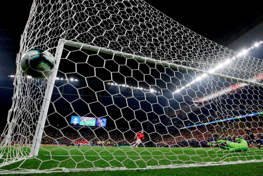 Nas cobranças de pênaltis, Chile derrota Colômbia e vai às semifinais da Copa América