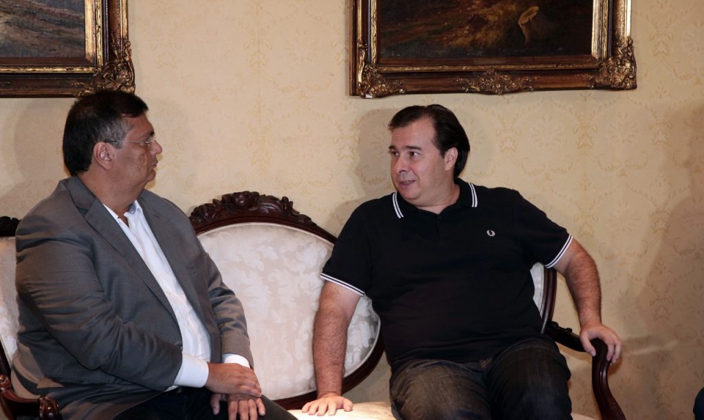 Rodrigo Maia inicia entendimentos com Flávio Dino para que apoie a reforma da Previdência