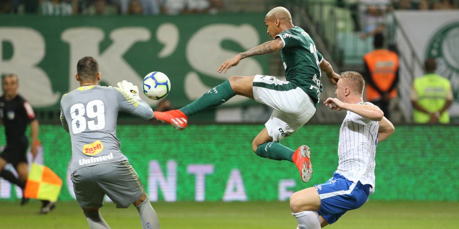 Palmeiras fica isolado na liderança do Campeonato Brasileiro após vencer mais uma