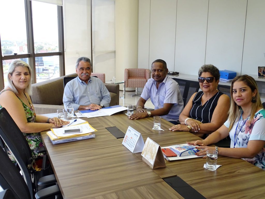Carreta-Escola do Senac leva cursos gratuitos de moda e beleza para Central do Maranhão