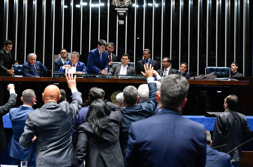 Por 47 votos a 28, Senado derruba decretos de Jair Bolsonaro sobre a posse e o porte de armas