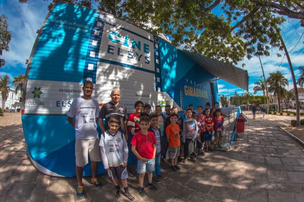 Projeto de cinema itinerante leva sessões gratuitas para as cidades de Balsas e Imperatriz