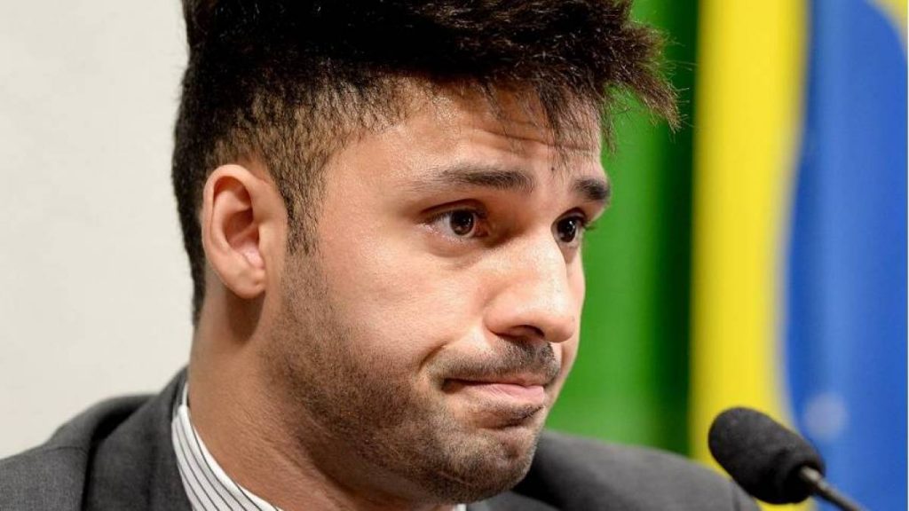 Polícia Federal vai investigar se o “marido” do editor do Intercept comprou mandato de Wyllys