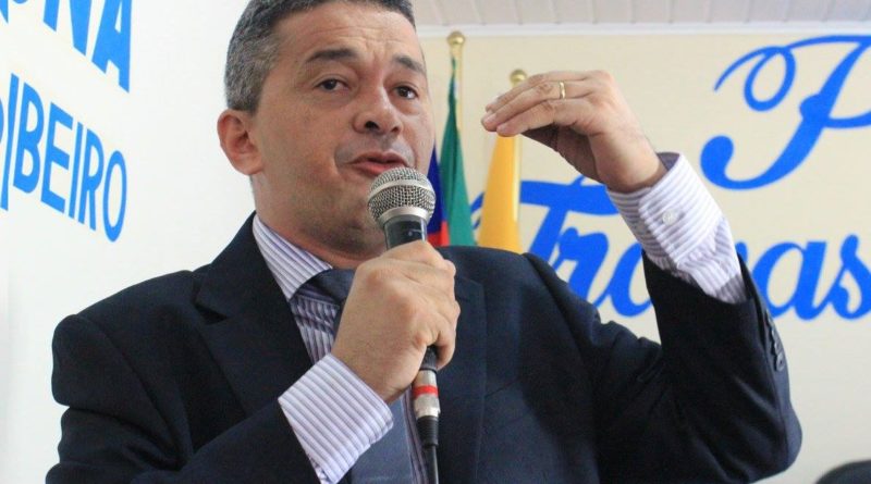 Prefeito de Mirinzal acionado na Justiça por permitir professora se ausentar da escola