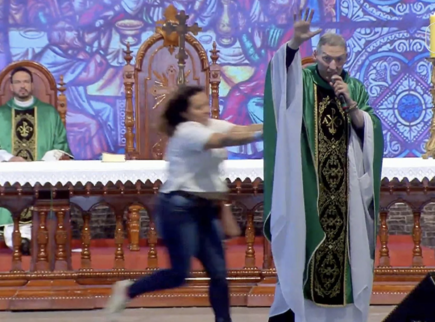 Ao comentar agressão, Padre Marcelo diz que Maria pisou na serpente