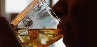 Flávio Dino sanciona lei que institui política de prevenção e tratamento do alcoolismo