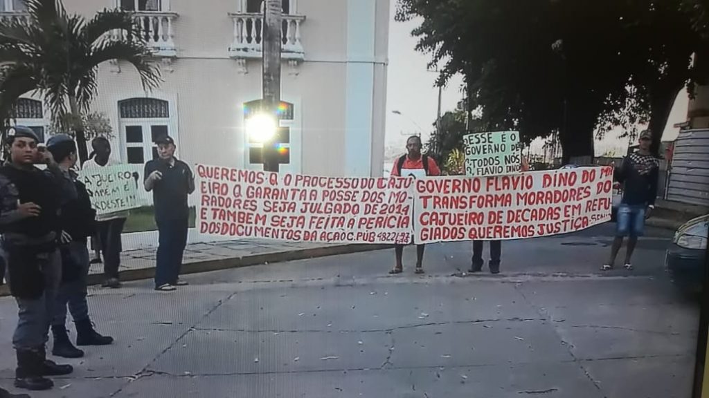 Polícia usa força excessiva para expulsar moradores do Cajueiro do Palácio dos Leões
