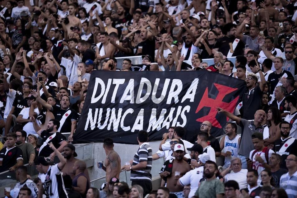 Vasco tem prazo de três para explicar comportamento homofóbico de sua torcida