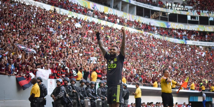 Flamengo mantém-se na liderança com vitória sobre o Avaí e Fluminense derrota Fortaleza