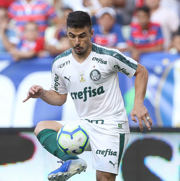 Palmeiras engata quarta vitória consecutiva e não deixa Flamengo se distanciar