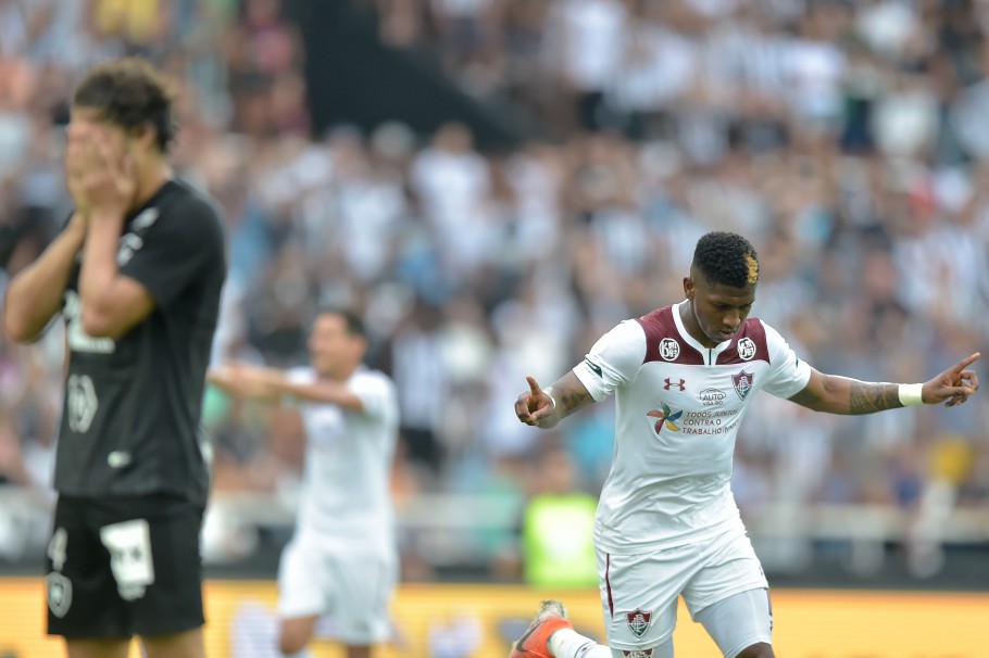 Fluminense vence Botafogo e se distancia da zona de rebaixamento do Brasileirão
