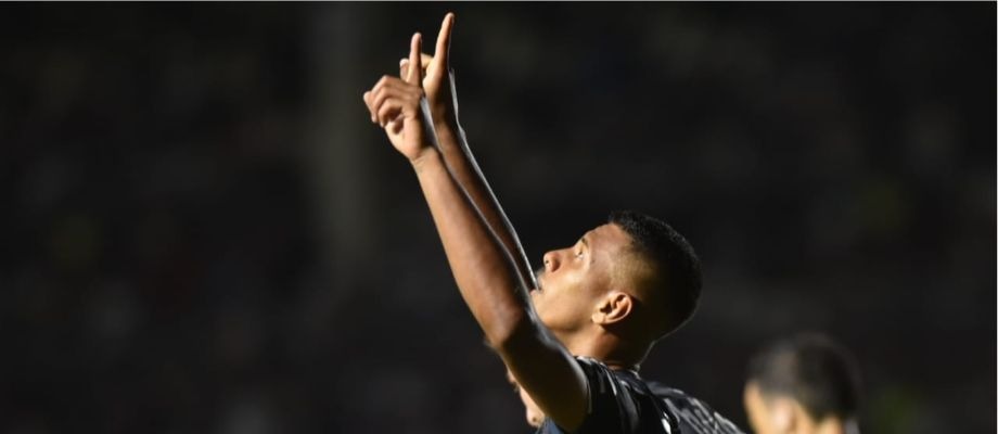 Mesmo com um a menos, Santos garante vitória contra o Avaí e se mantém em terceiro