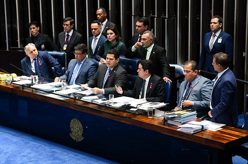 Por 56 votos a 19, Senado aprova em primeiro turno a PEC da reforma da Previdência Social