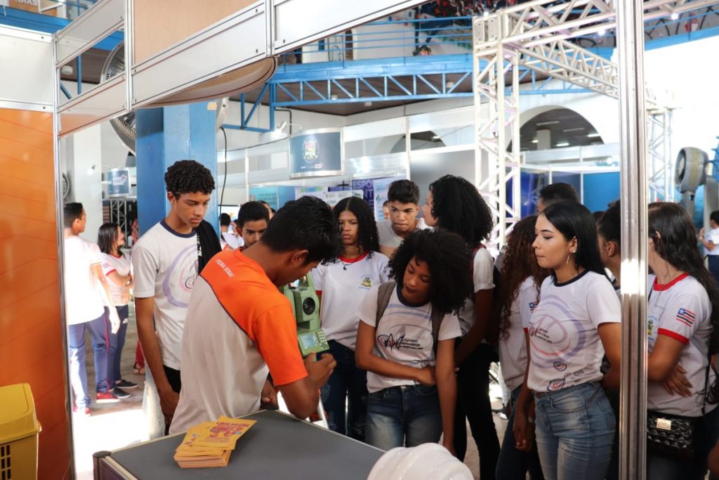 Alunos do Senai levam seus conhecimentos à Semana Nacional de Ciência e Tecnologia