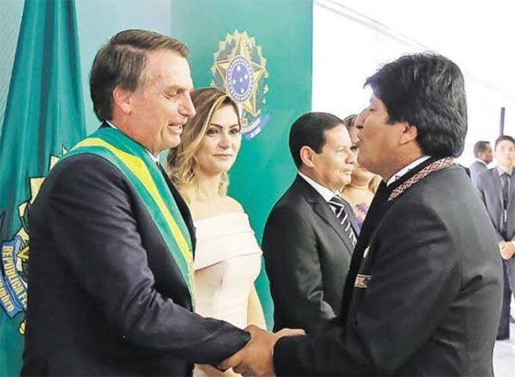 Ao comentar renúncia de Evo Morales, Bolsonaro defende voto impresso