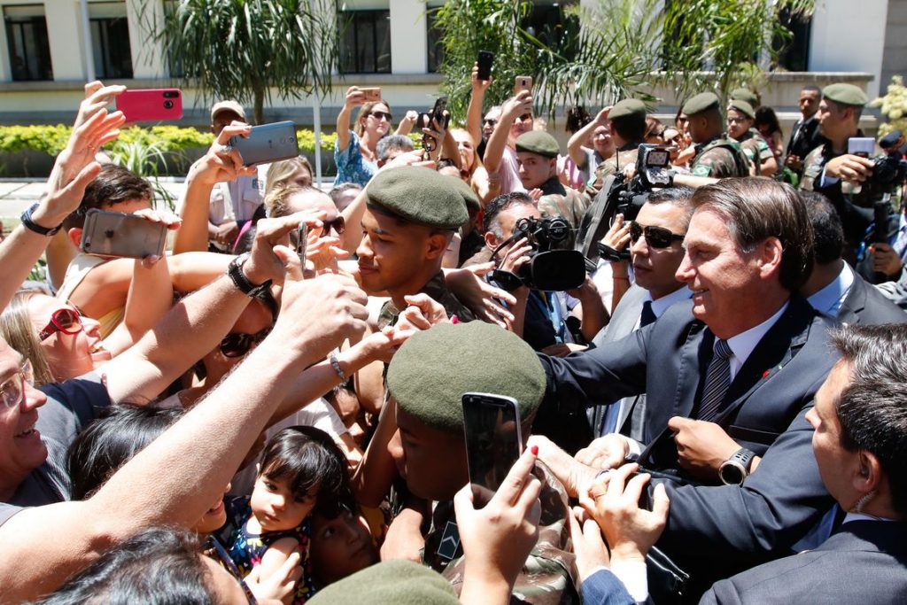 Jair Bolsonaro reitera apoio a excludente de ilicitude em operações