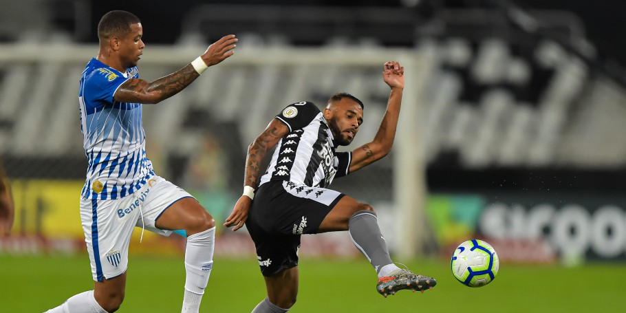 Botafogo derrota Avaí e empurra o Fluminense para a zona de rebaixamento