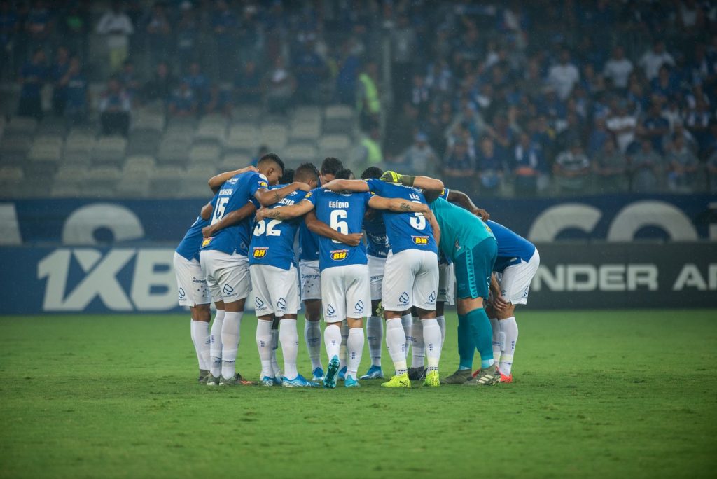 CSA vence duelo dos desesperados e faz aumentar crise do Cruzeiro na luta contra rebaixamento