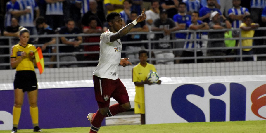 Fluminense bate CSA, devolve Cruzeiro para o rebaixamento e ultrapassa Ceará