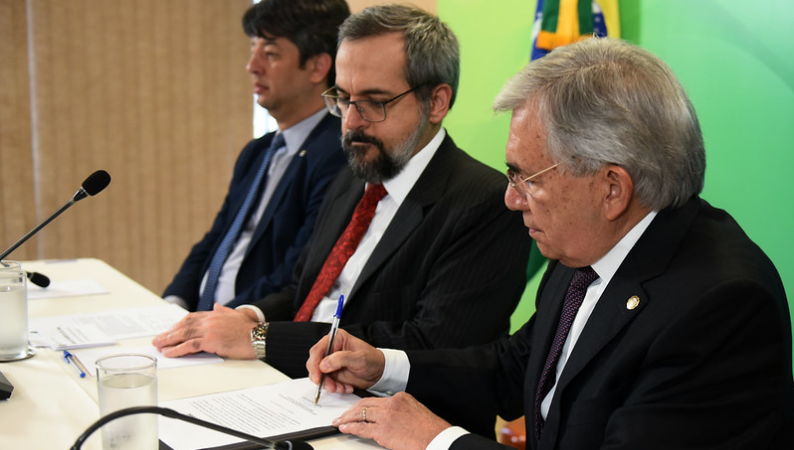 Natalino Salgado é empossado pela terceira vez reitor da Universidade Federal do Maranhão