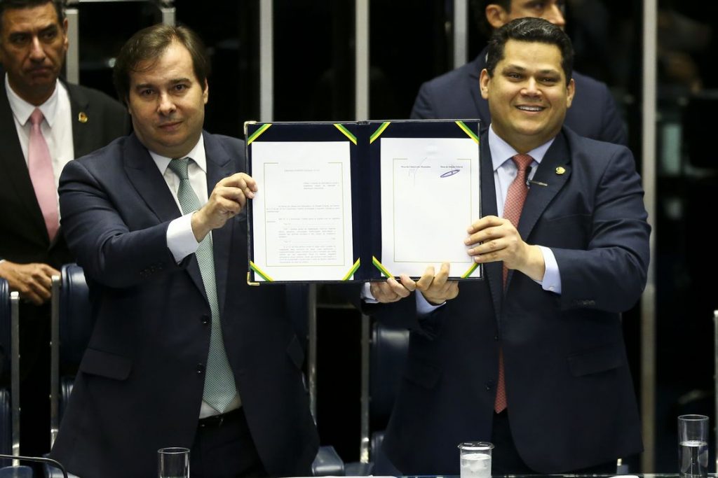 Após nove meses de debates, proposta de reforma da Previdência Social é promulgada
