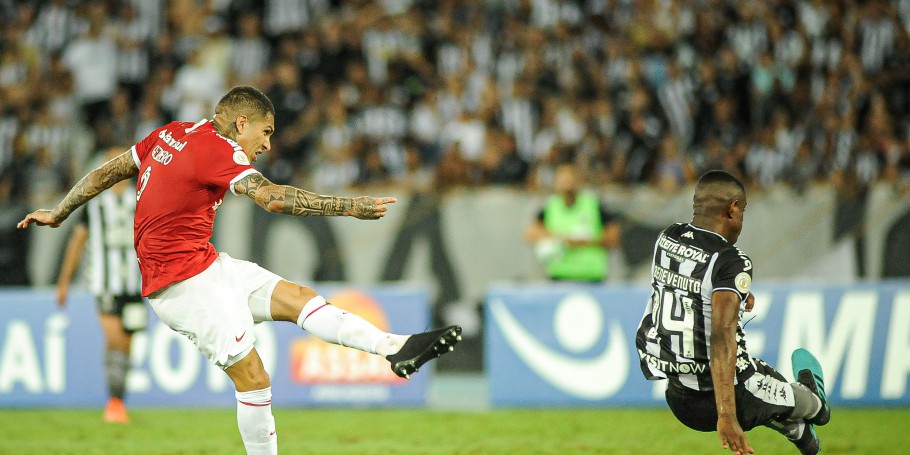 Internacional vence Botafogo e volta a sonhar com Libertadores e Ceará empata com Athletico