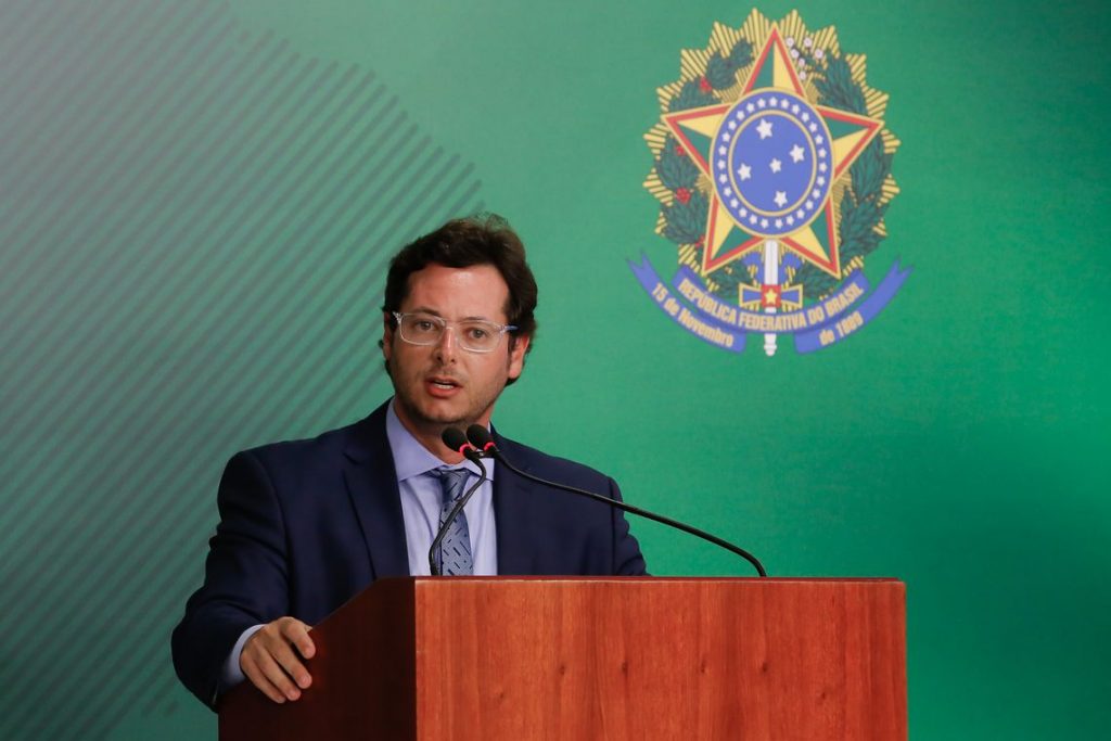 Secretário de Comunicação nega irregularidades por ser dono de empresa do setor