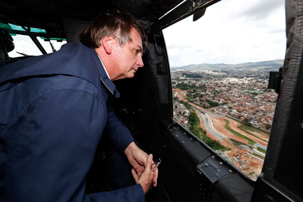 Bolsonaro anuncia liberação de R$ 892 milhões para recuperar cidades de Minas e Espírito Santo