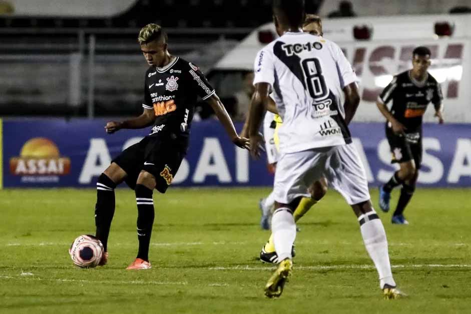Corinthians é surpreendido pela Ponte Preta, perde pênalti e sai de campo derrotado