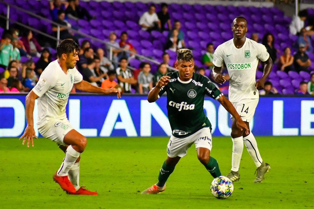 Palmeiras empata com Atlético Nacional, mas ganha ponto extra nos pênaltis
