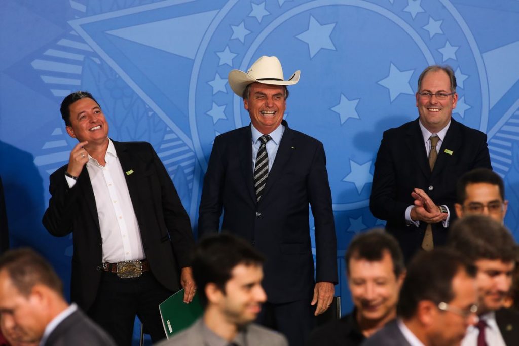 Em encontro com Bolsonaro, cantores sertanejos pedem fim de meia entrada em shows