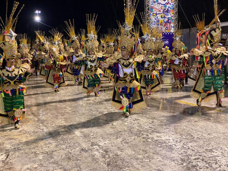 Desfiles dos blocos tradicionais marcam programação da Passarela do Samba que continua até terça-feira