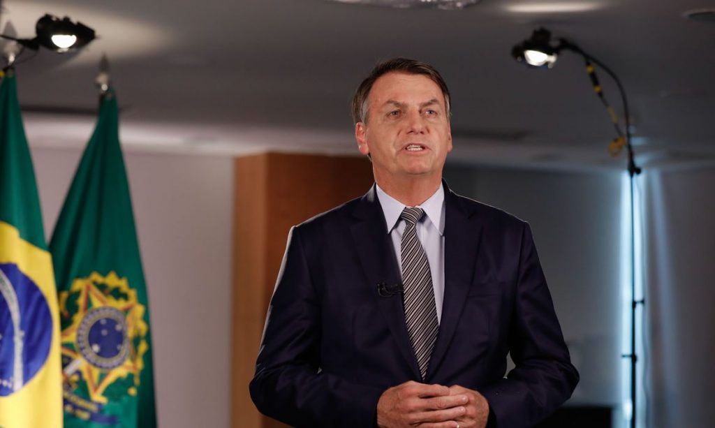 Aprovação do presidente Jair Bolsonaro aumenta três pontos em meio a enfrentamento do covid-19