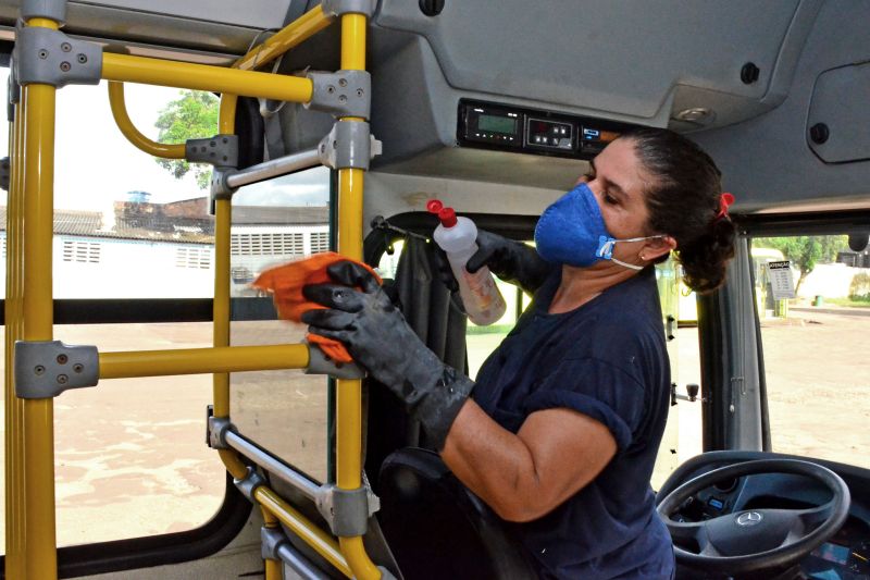 Ônibus que fazem transporte coletivo em São Luís são higienizados por prevenção ao coronavírus
